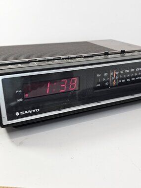 Working Alarm Clock Radio Sanyo RM5100 AM FM Vintage Tested Clean